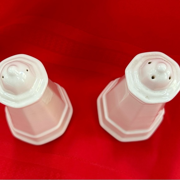 Elegant White Ceramic Lighthouse Salt and Pepper Shakers - Picture 2 of 4